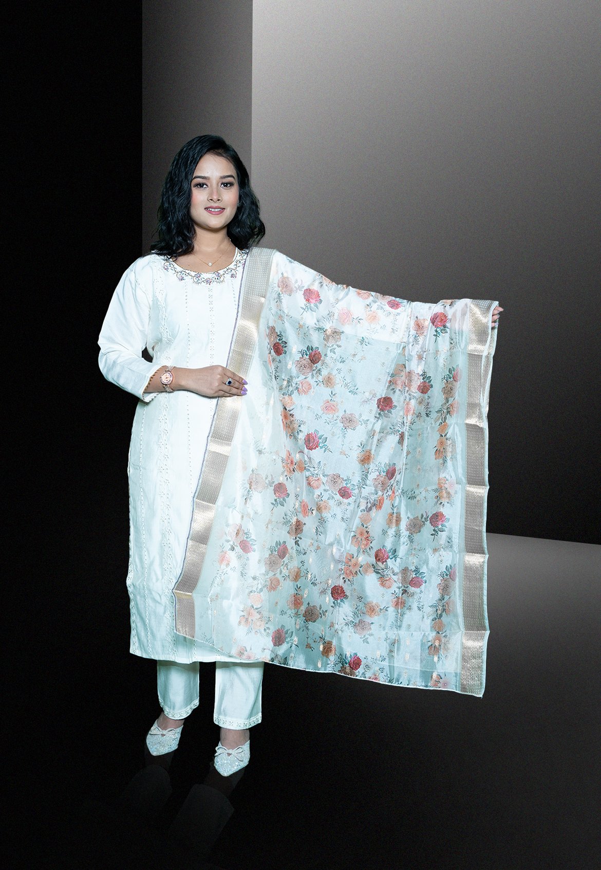 white hand work Kurta Set - Image 3